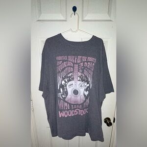 Woodstock tee